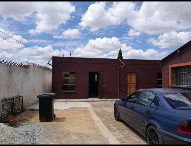 1 BEDROOM PROPERTY TO RENT IN NALEDI